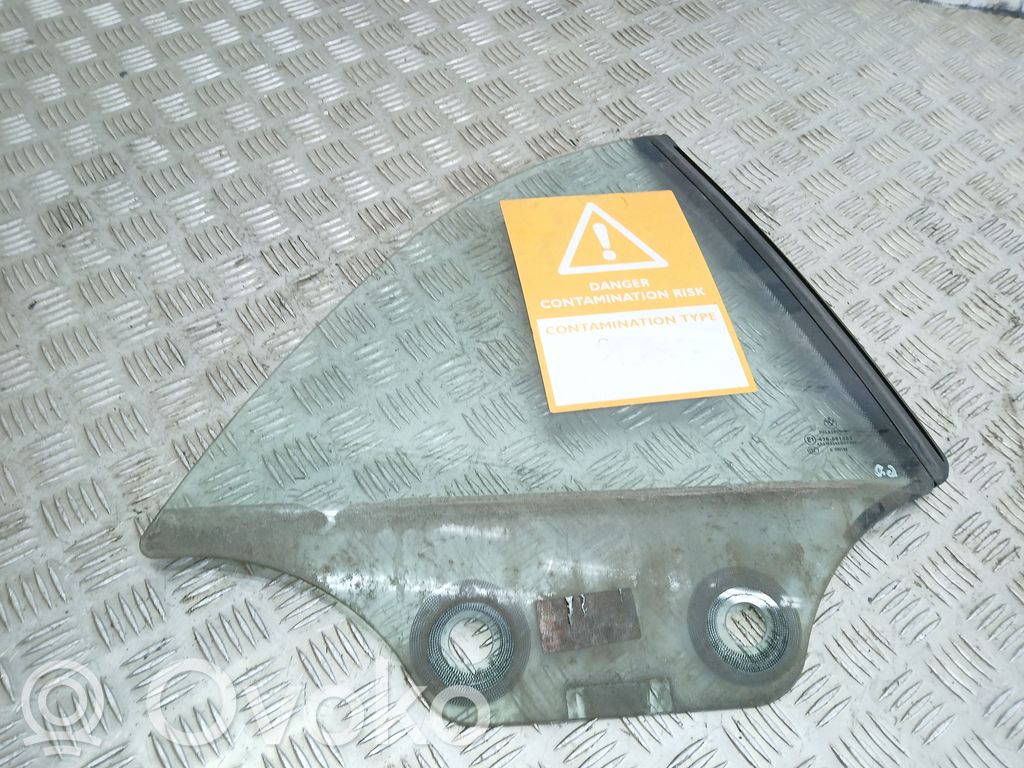 Vidrio lateral trasero   43R001582