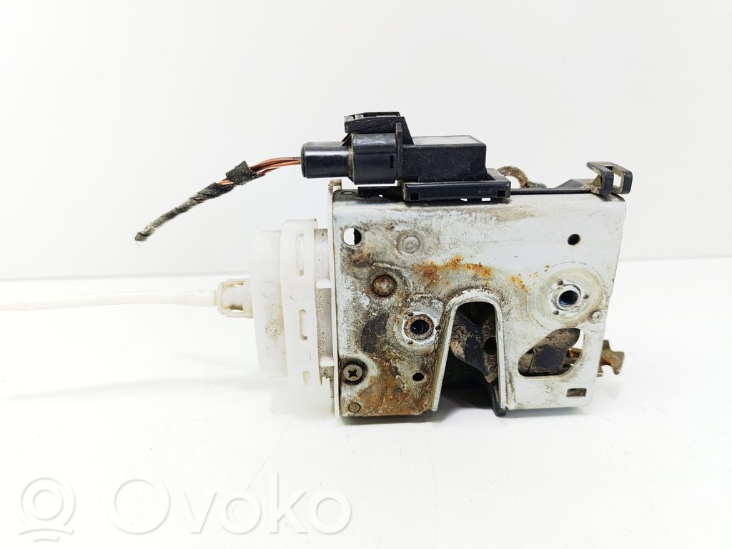Audi A4 S4 B5 8D Front door lock 