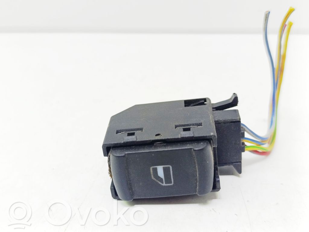 Skoda Octavia Mk1 (1U) Electric window control switch 