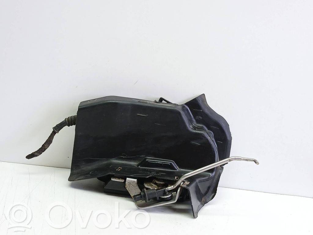 Audi A4 S4 B6 8E 8H Takaoven lukko 
