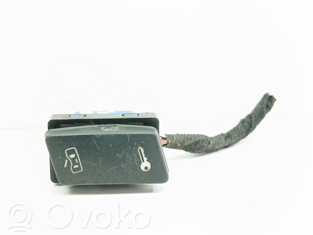 Volkswagen Touran I Central locking switch button 