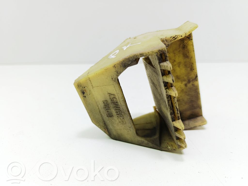 BMW 5 E39 Radiator mount bracket 