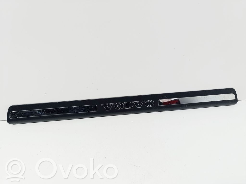 Volvo V60 Copertura del rivestimento del sottoporta anteriore 