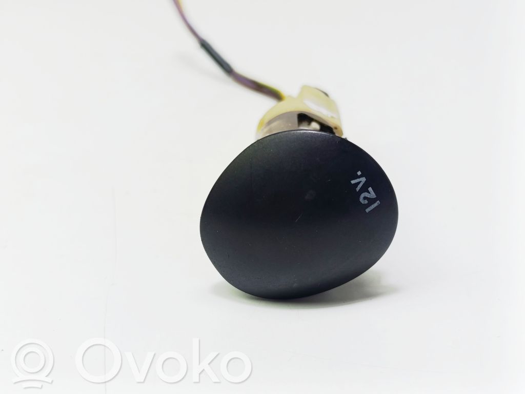 12 V Socket (front)   7384