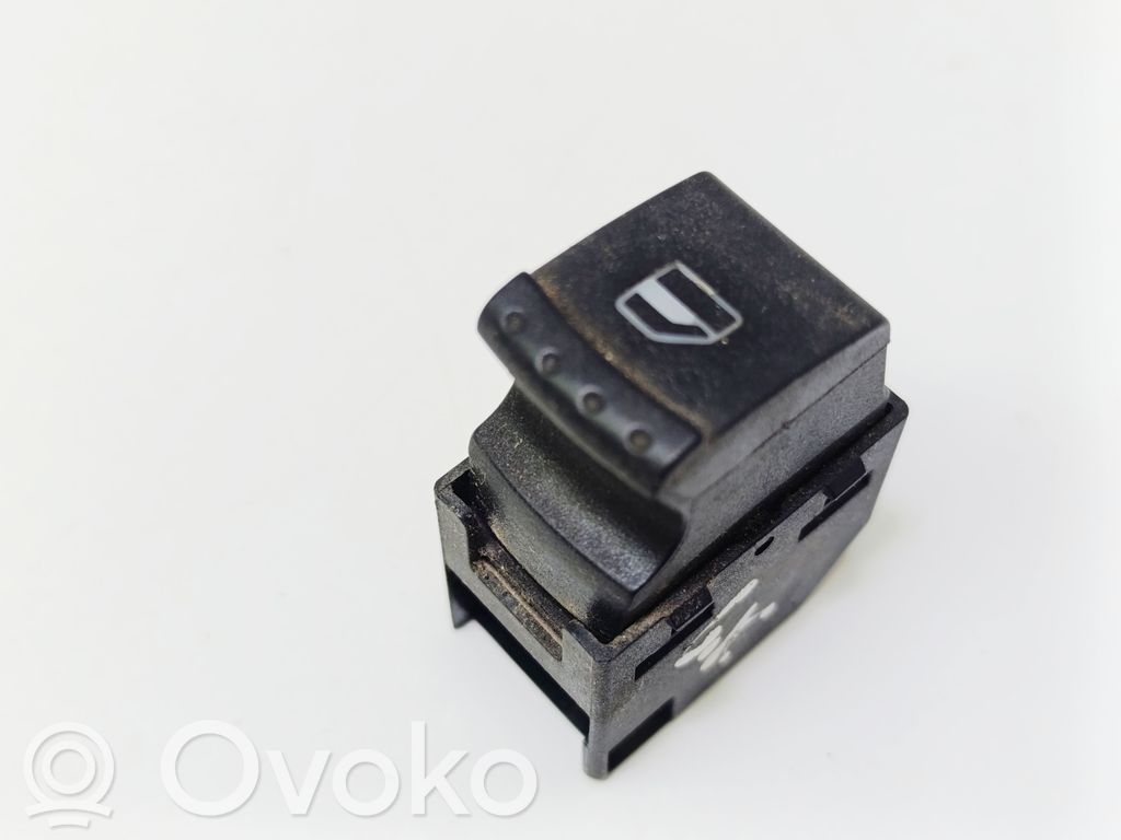 Electric window control switch   7M5959855