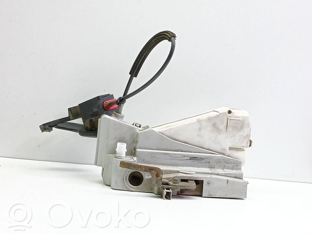 Priekšpusē slēdzene   93BG220A20DD,40379412V
