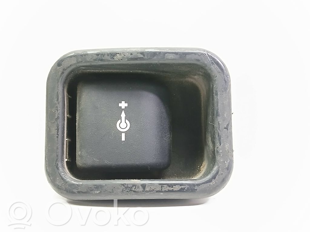 12V Steckdose hinten   7077849