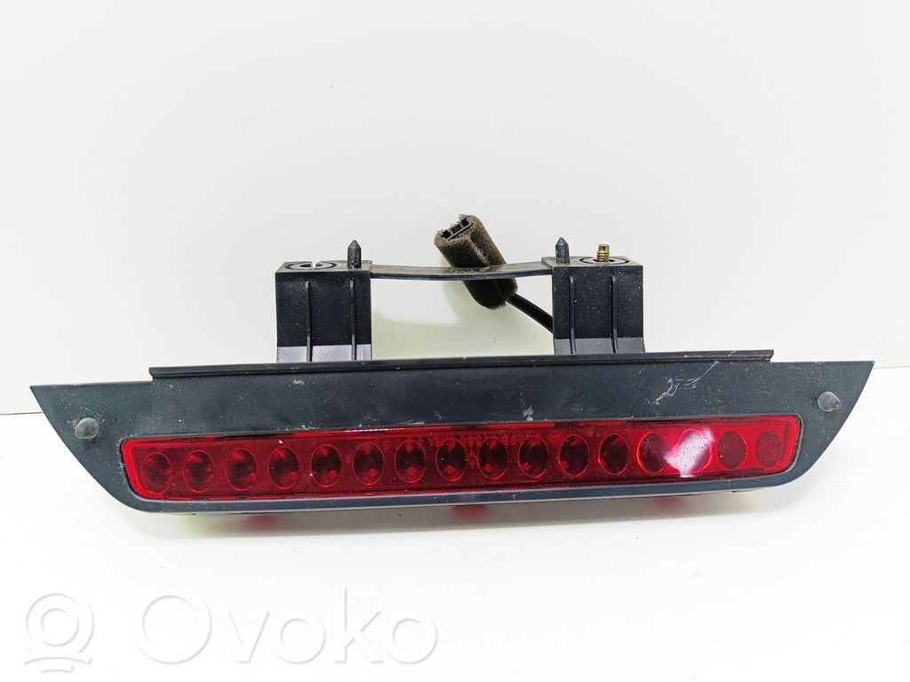 KIA Carens I Third/center stoplight 