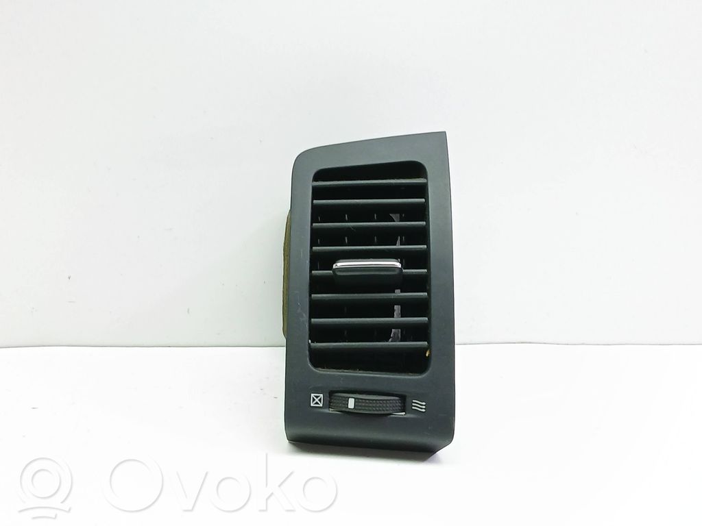 Toyota Corolla Verso E121 Griglia di ventilazione centrale cruscotto 