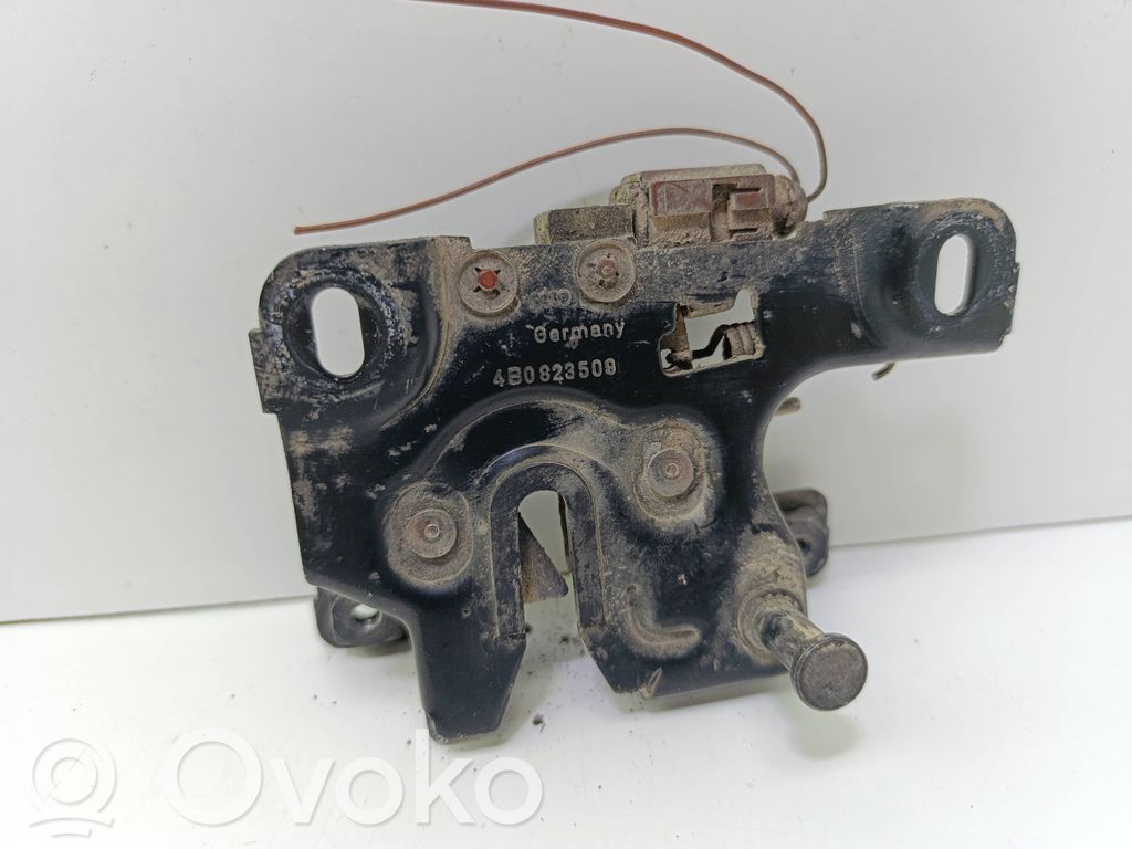 Audi A6 S6 C5 4B Dzinēja pārsega slēdzene 