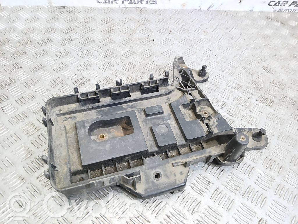 Volkswagen PASSAT B6 Vassoio batteria