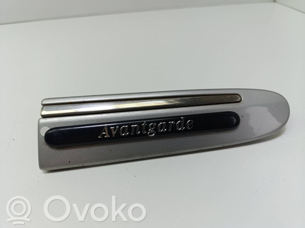 Mercedes-Benz E W211 Rivestimento parafango (modanatura)