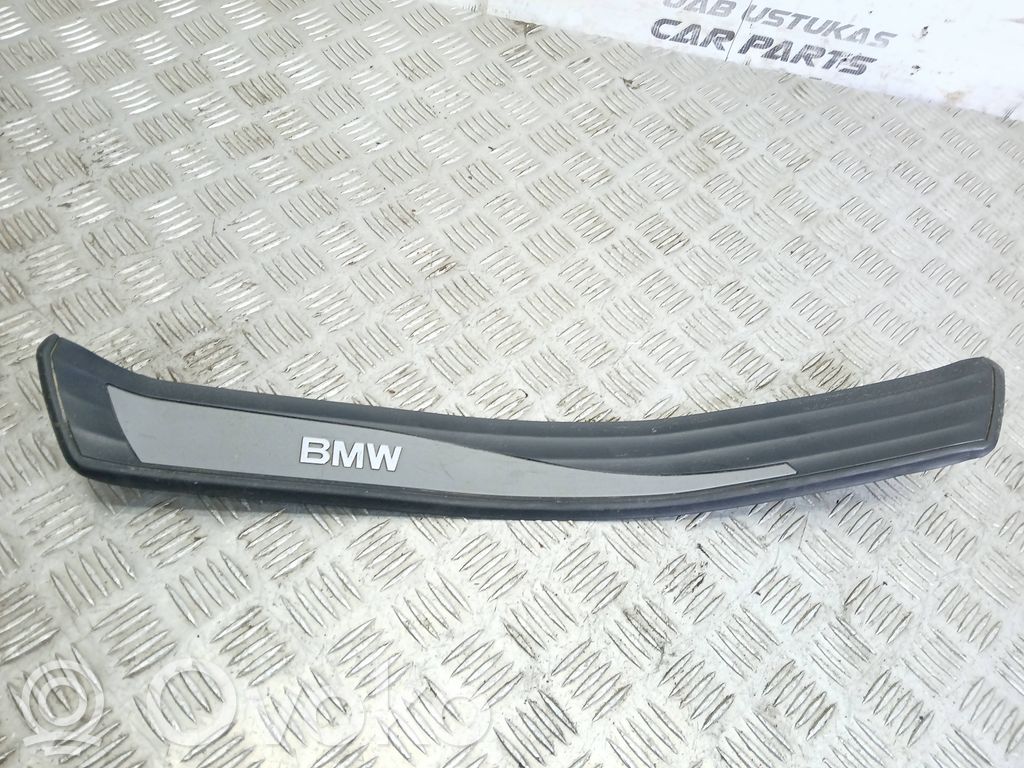 BMW 5 E60 E61 Copertura del rivestimento del sottoporta posteriore