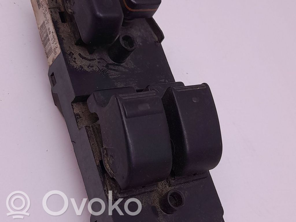 Toyota Corolla Verso AR10 Electric window control switch 