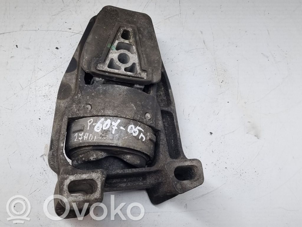 Peugeot 607 Engine mount bracket 