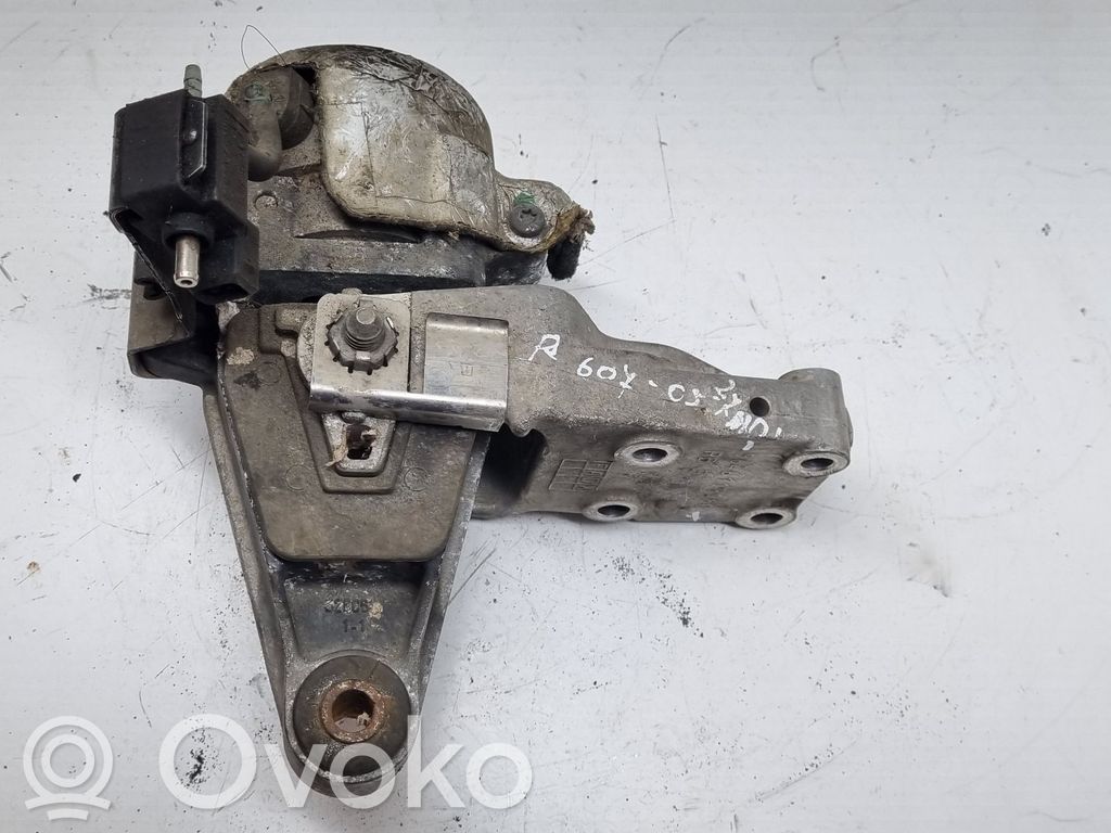 Peugeot 607 Engine mount bracket 
