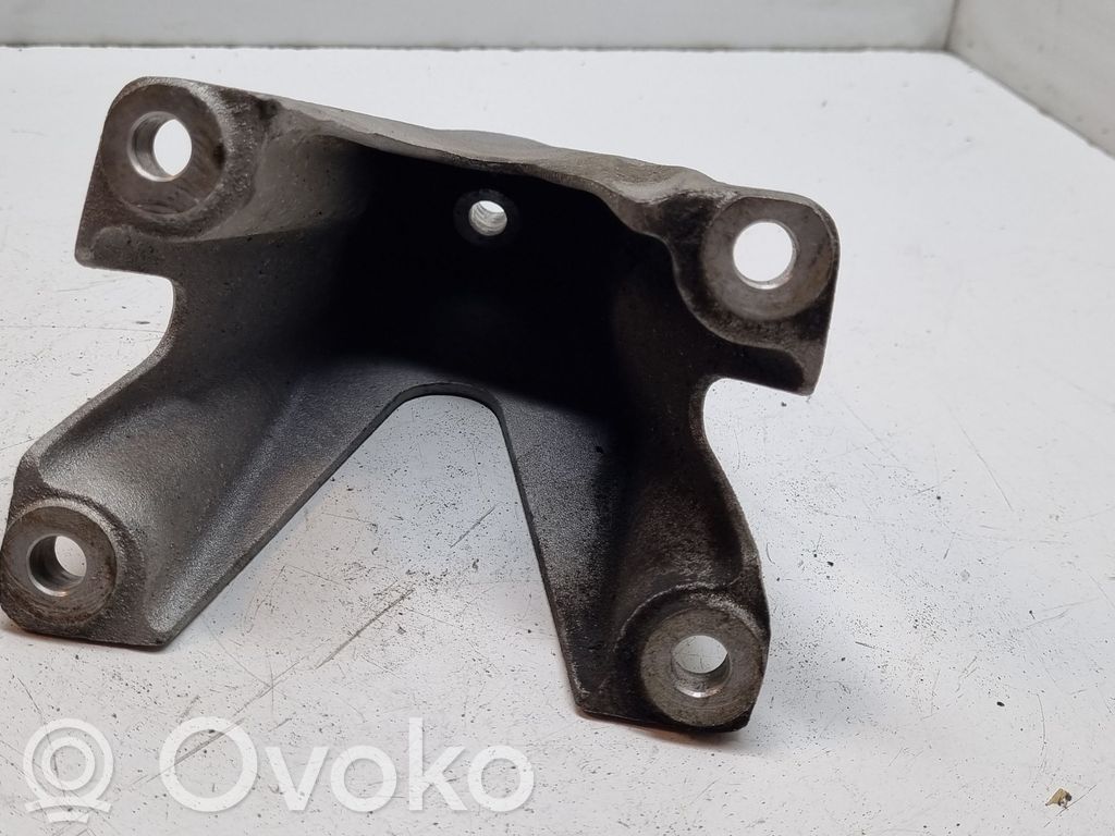 Audi A8 S8 D3 4E Engine mounting bracket 