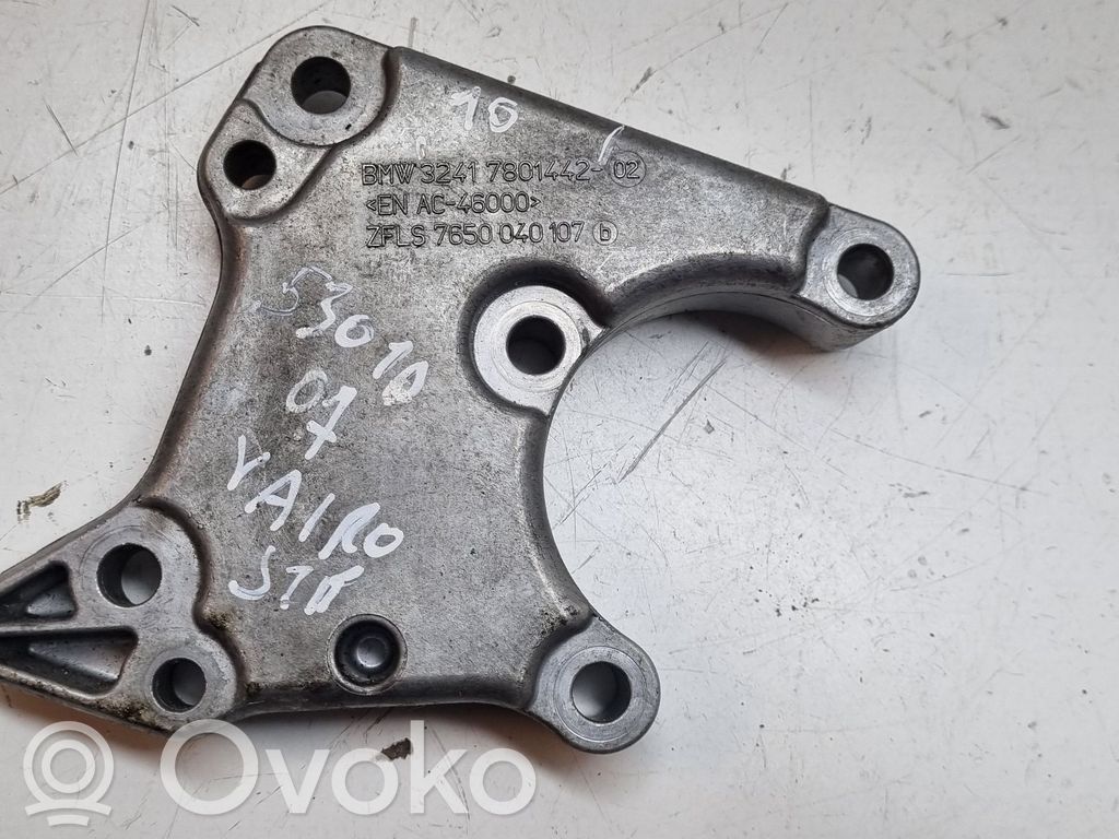 BMW 5 E60 E61 Ohjaustehostimen pumpun kannake 