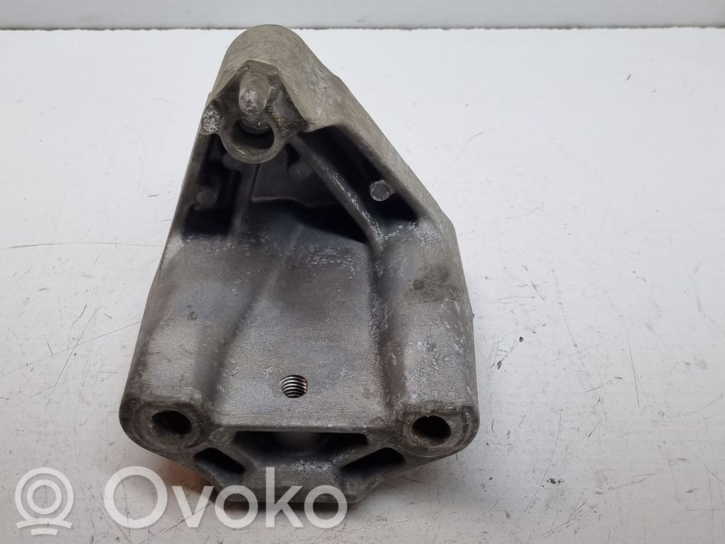 Renault Clio III Engine mounting bracket 
