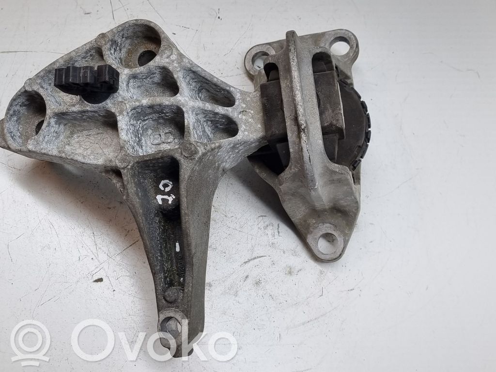 Renault Megane III Engine mount bracket 