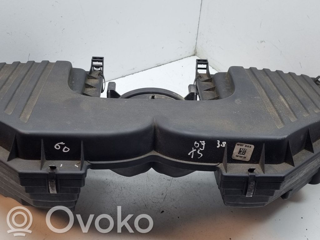 Air filter box   7548897