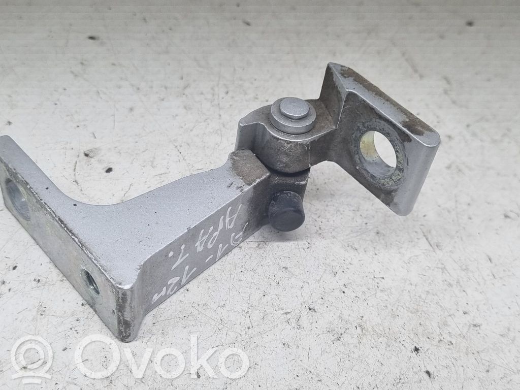 Audi A1 Bisagra inferior de la puerta trasera 