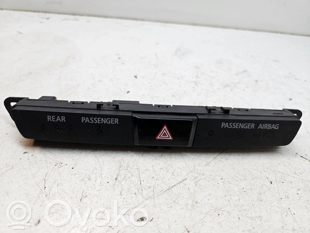 Hazard light switch   8002C230