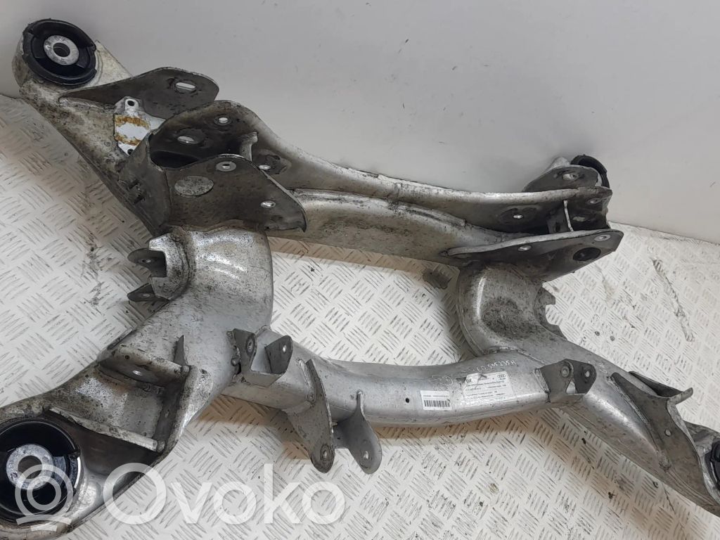 Audi A8 S8 D3 4E Galinis traversas 