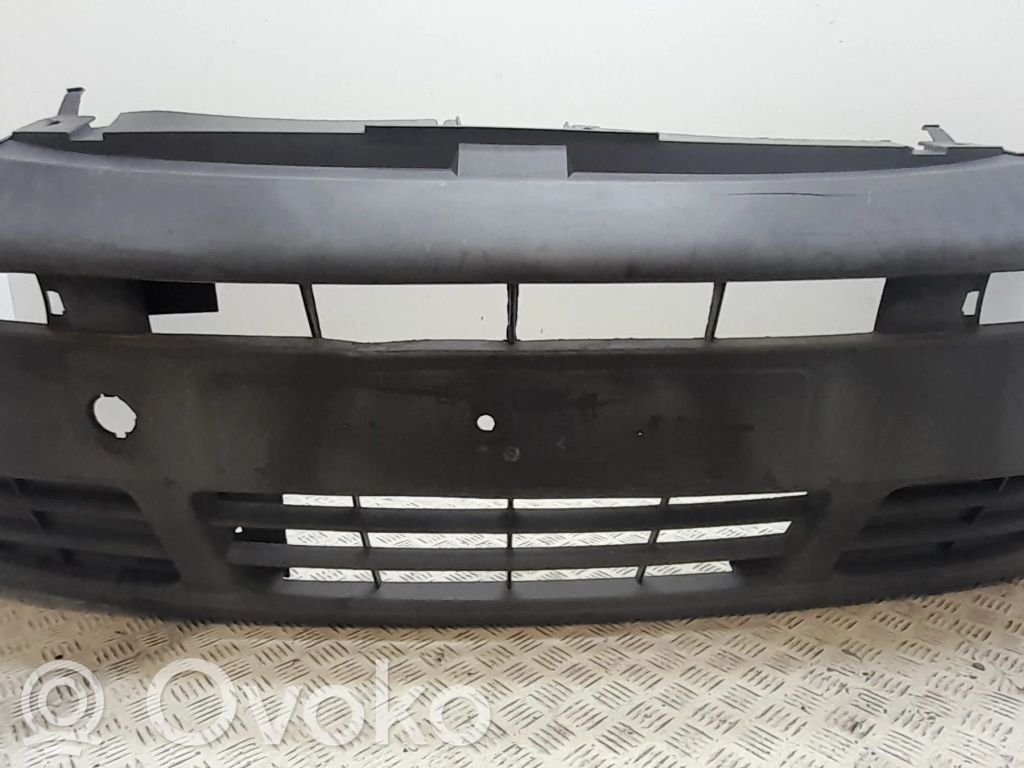 Opel Vivaro Parachoques delantero 