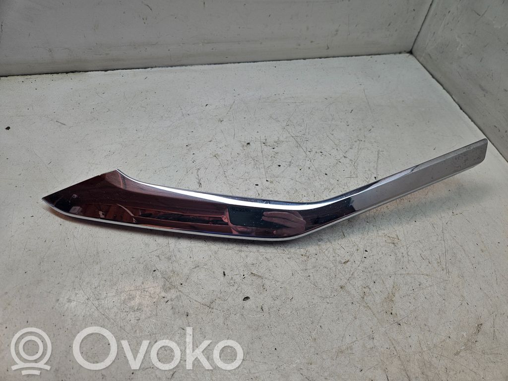 Front bumper splitter molding   6407A247