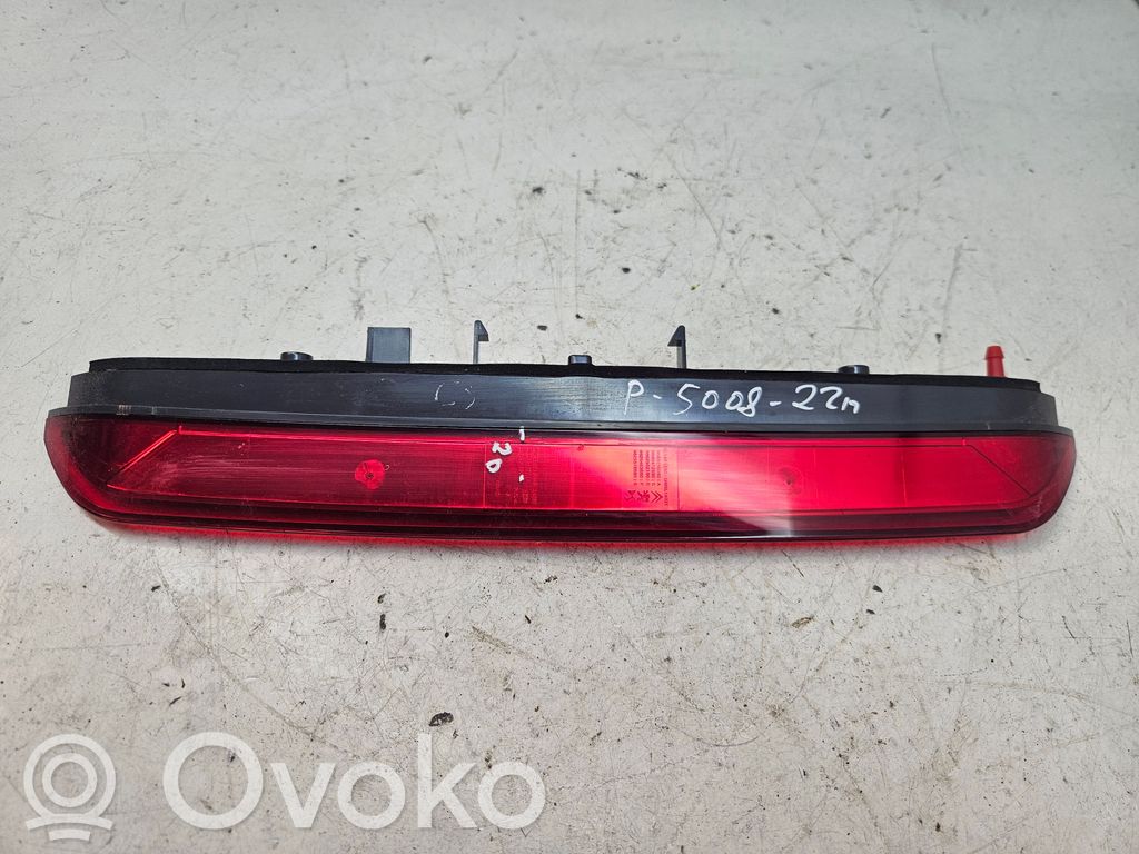 Peugeot 5008 II Trzecie światło stop 