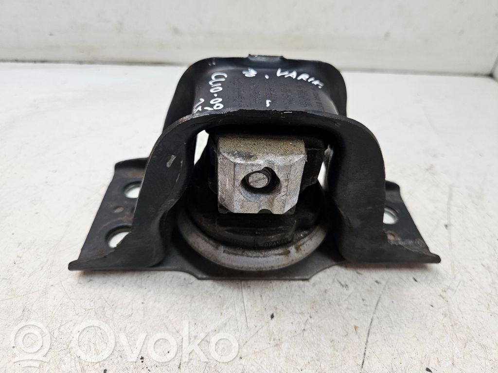 Renault Clio III Engine mount bracket 