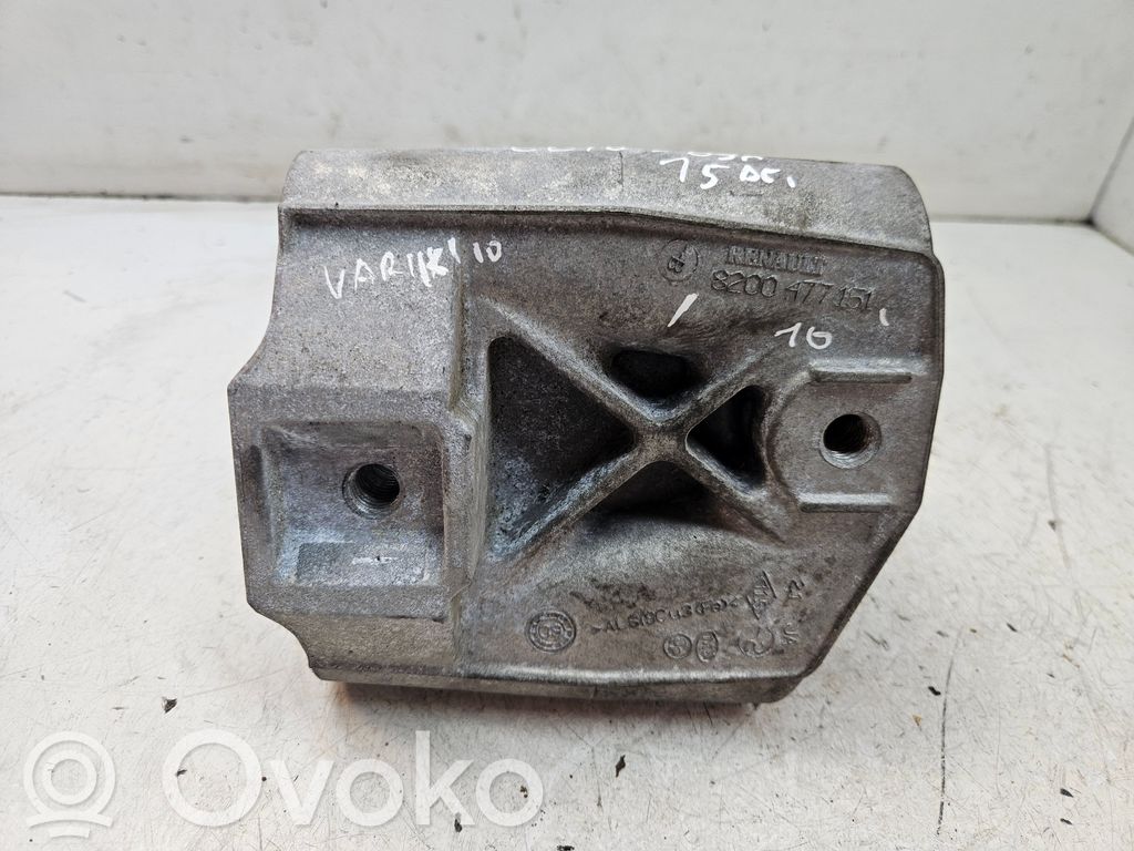 Renault Clio III Engine mounting bracket 