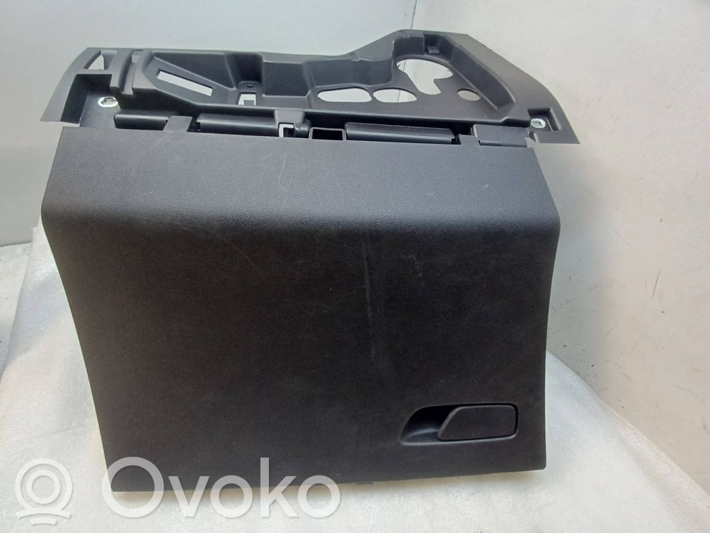 Glove box   82B857035