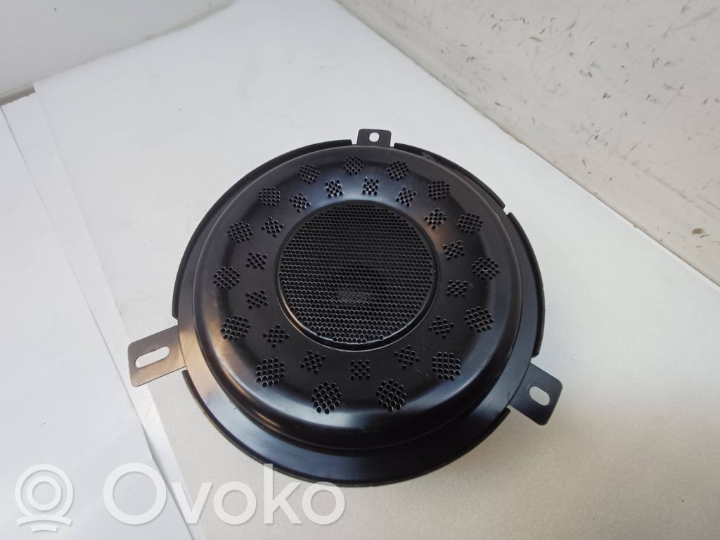 Jeep Grand Cherokee Takaoven kaiutin 