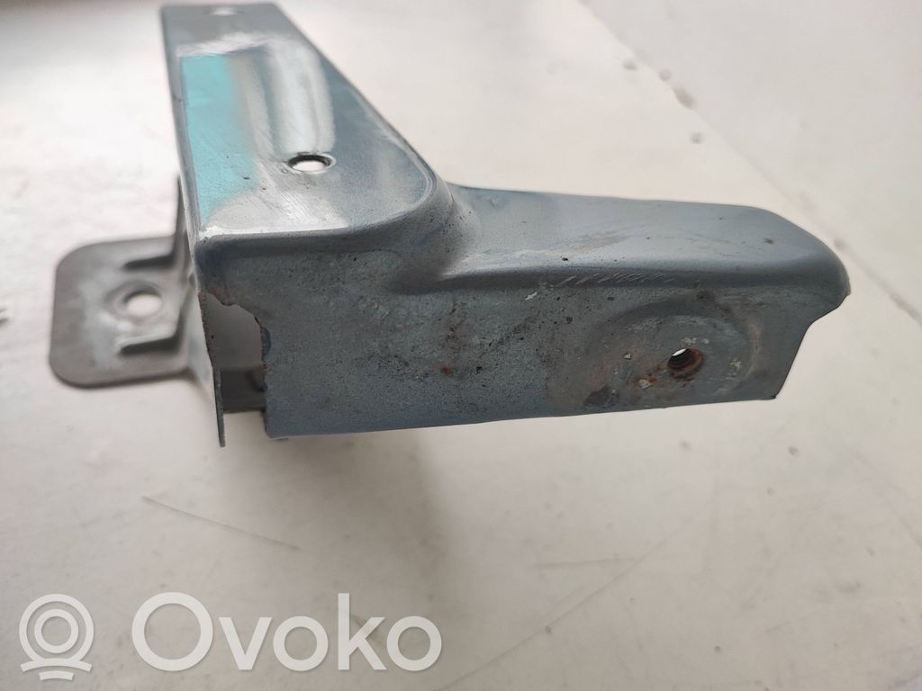 Opel Vivaro Soporte de montaje del guardabarros 