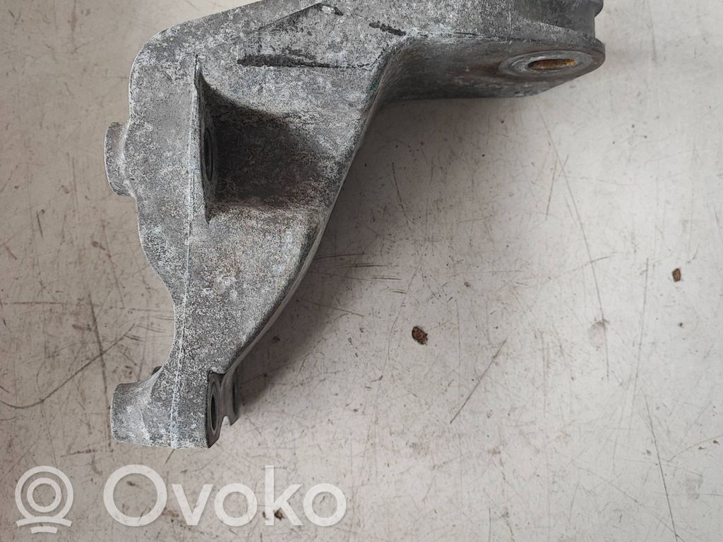 Ford Mustang VI Engine mounting bracket 