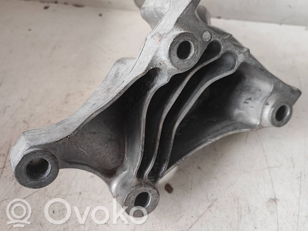 Ford Mustang VI Engine mounting bracket 