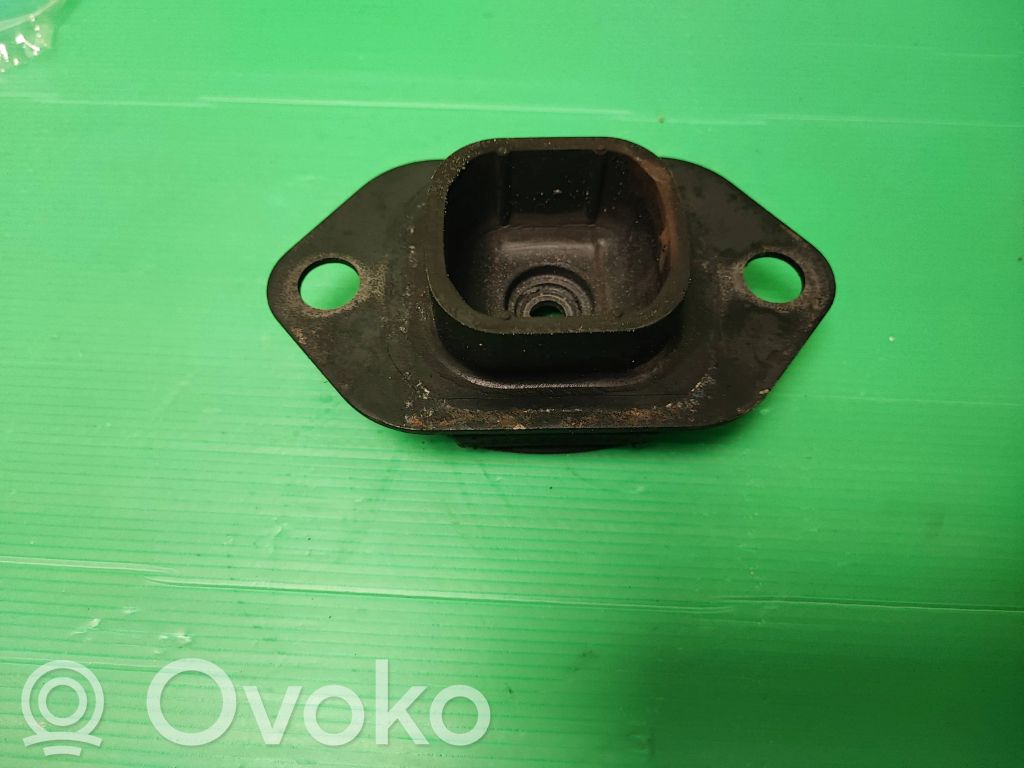 Opel Vivaro Engine mount bracket 
