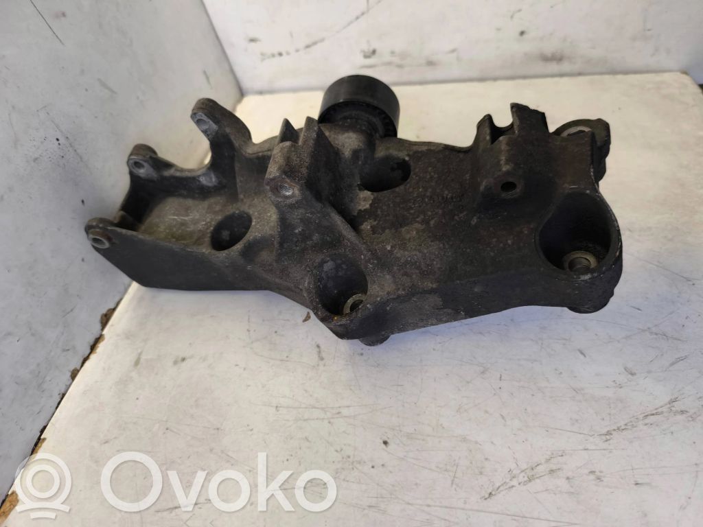 Opel Vivaro Generator/alternator bracket 