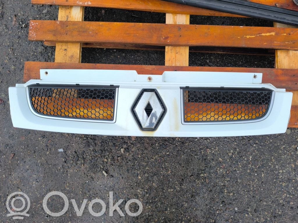Renault Trafic II (X83) Etupuskurin ylempi jäähdytinsäleikkö 
