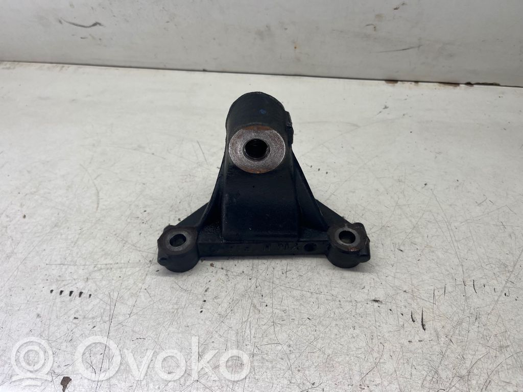 Engine mounting bracket   8200404276