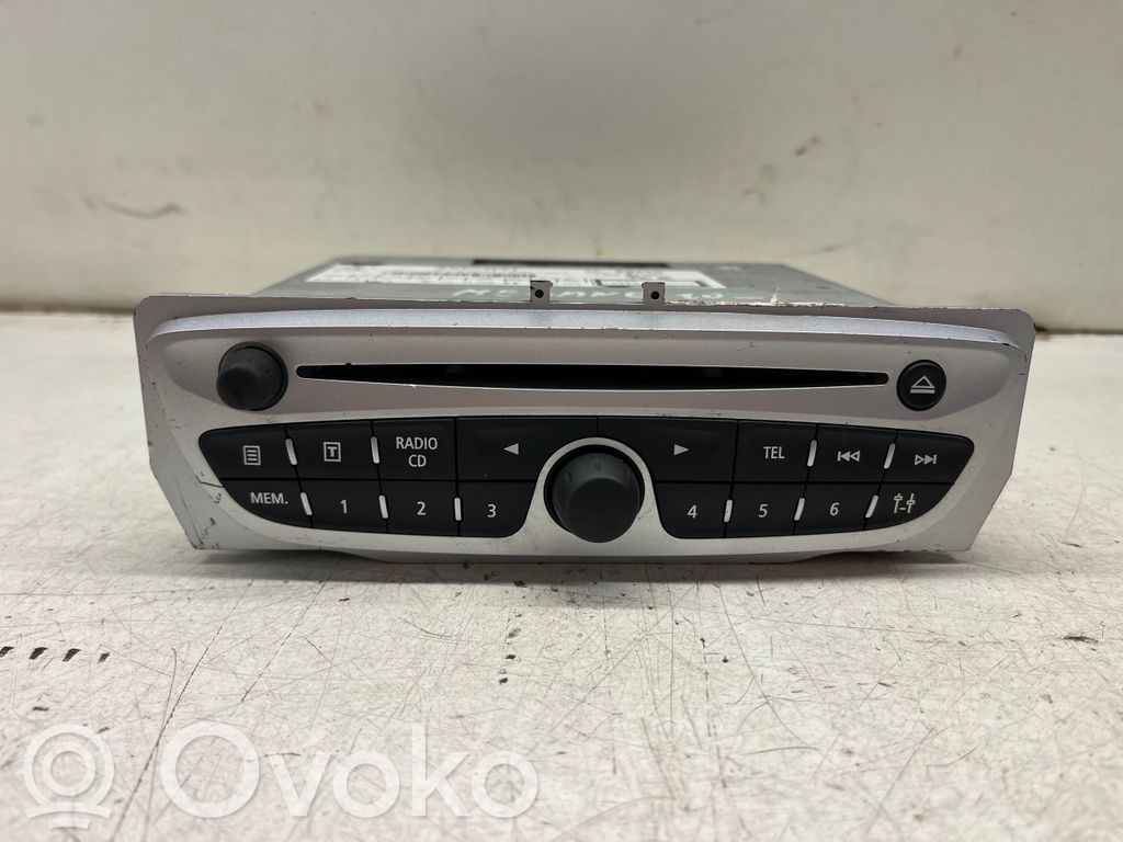 Renault Megane III Panel / Radioodtwarzacz CD/DVD/GPS 