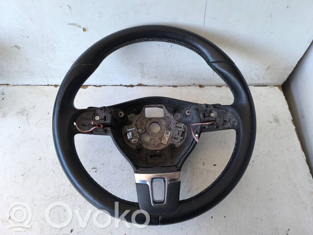 Volkswagen PASSAT B7 Ohjauspyörä 