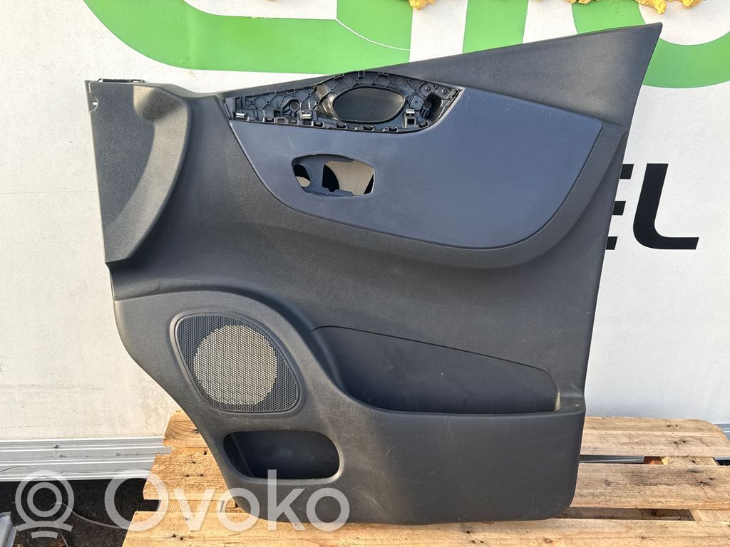 Opel Vivaro Boczki / Poszycie drzwi przednich 