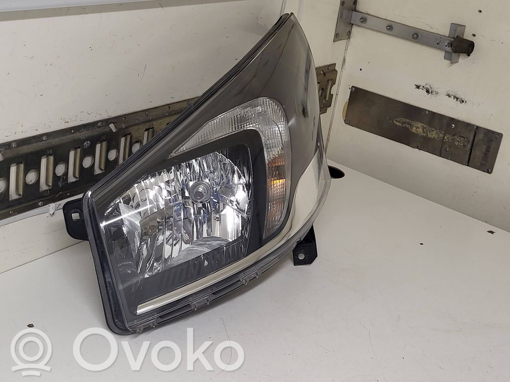 Opel Vivaro Scheinwerfer 