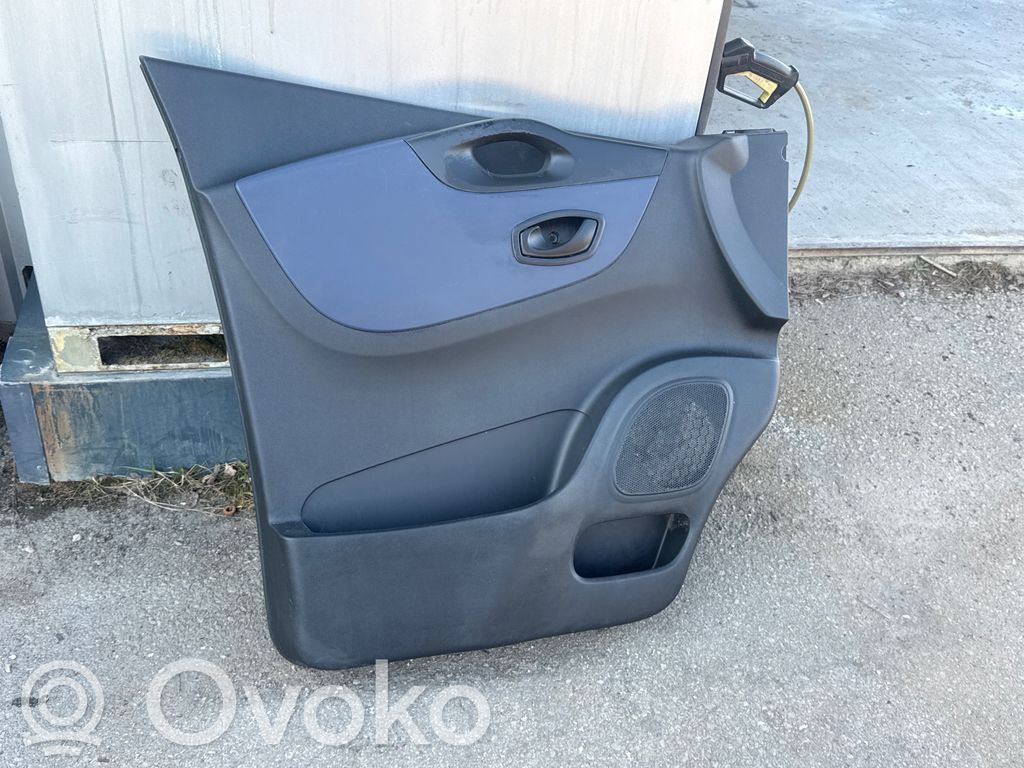 Opel Vivaro Boczki / Poszycie drzwi przednich 