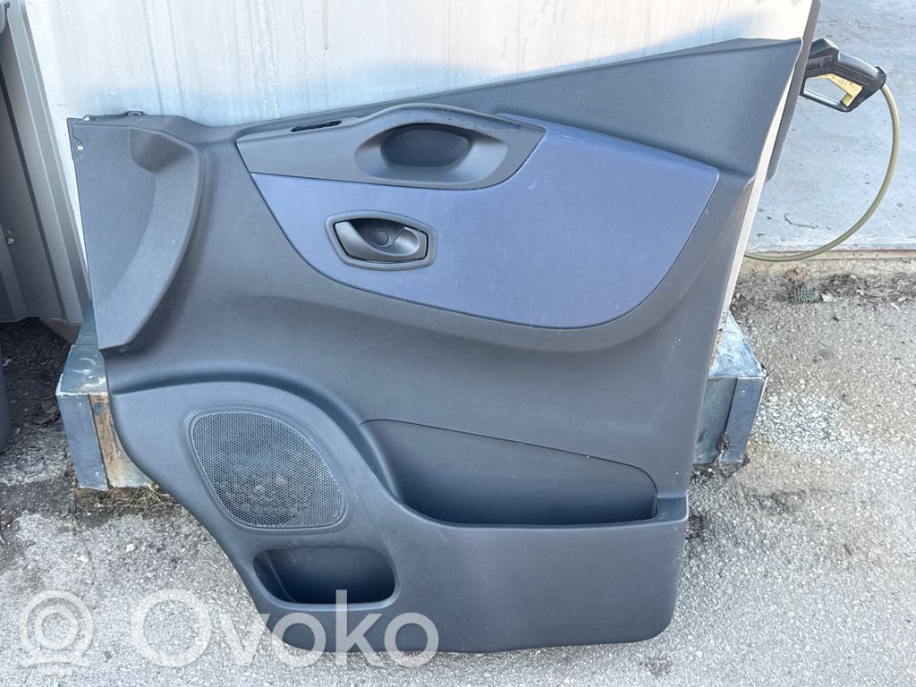 Opel Vivaro Boczki / Poszycie drzwi przednich 