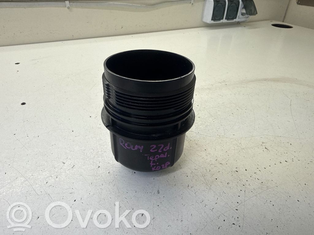 Oil filter mounting bracket