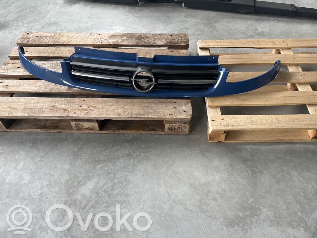 Opel Vivaro Rejilla superior del radiador del parachoques delantero 